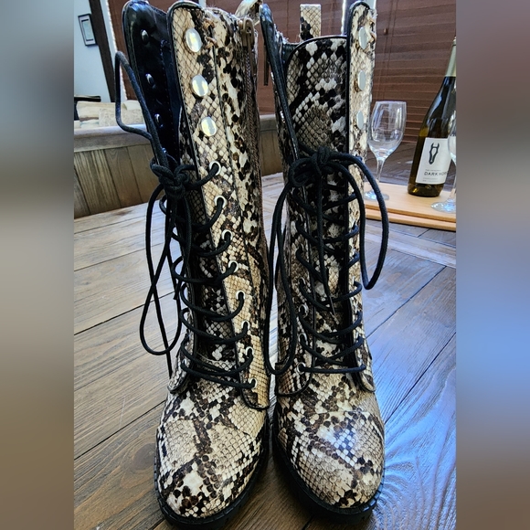 DV DOLCE VITA Ayleen Heeled Lug Sole Combat Boots Size 6 NWOT - Picture 5 of 15